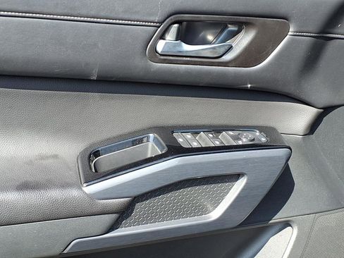 Used 2024 Nissan Pathfinder SL w/ SL Premium Package image 19