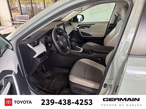 Used 2021 Toyota RAV4 XLE Premium image 14