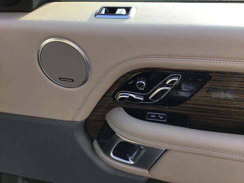 Used 2018 Land Rover Range Rover HSE image 33