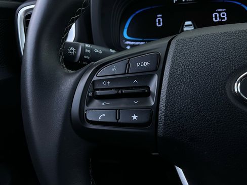 Used 2025 Hyundai Venue SEL image 34