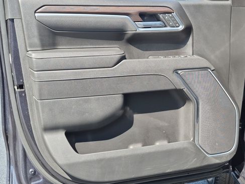 Used 2025 GMC Sierra 1500 SLT AWD/4WD image 12