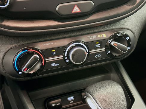 Used 2025 Kia Soul LX w/ LX Technology Package FWD image 23