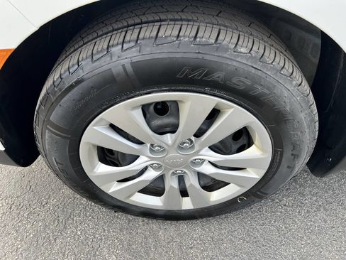 Used 2022 Kia Soul LX image 9