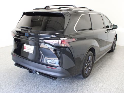 Used 2024 Toyota Sienna XLE Woodland Edition AWD/4WD image 7