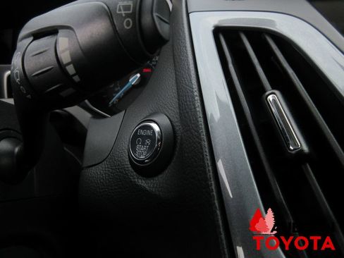 Used 2014 Ford Focus Titanium image 33