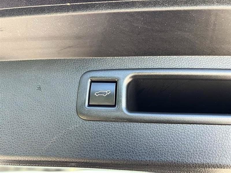 Used 2025 Toyota Highlander Limited FWD image 40