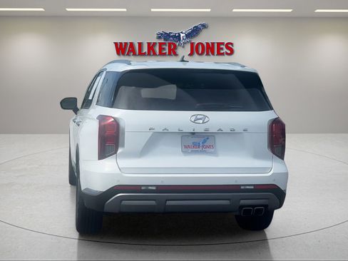 Used 2024 Hyundai Palisade Limited image 4