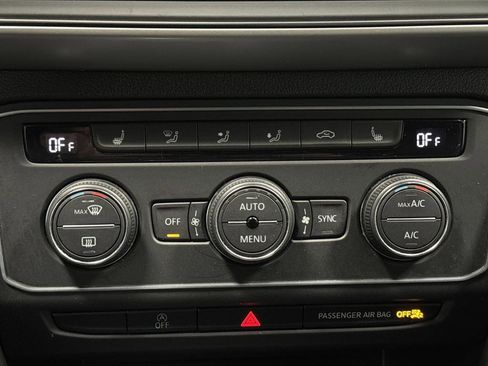 Used 2021 Volkswagen Atlas Cross Sport SE w/ Panoramic Sunroof Package image 19