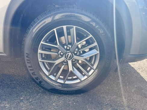Used 2024 Nissan Rogue S FWD image 28