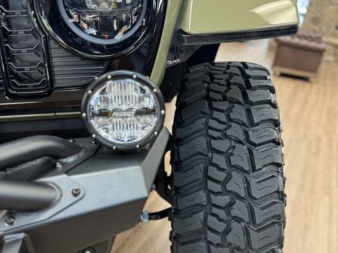 New 2025 Jeep Gladiator Willys image 18