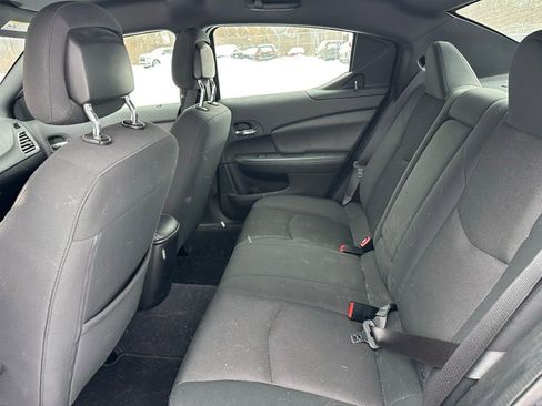 Used 2012 Dodge Avenger SXT image 18