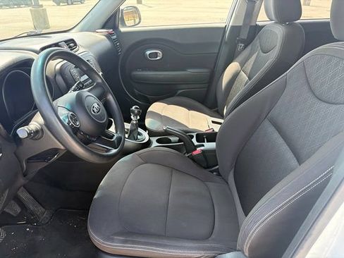 Used 2016 Kia Soul FWD image 4