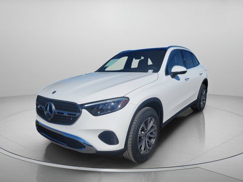 Certified 2026 Mercedes-Benz GLC 300 image 2