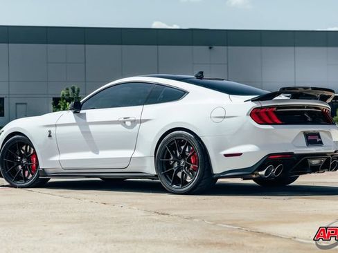 Used 2021 Ford Mustang Shelby GT500 w/ Technology Package RWD image 5