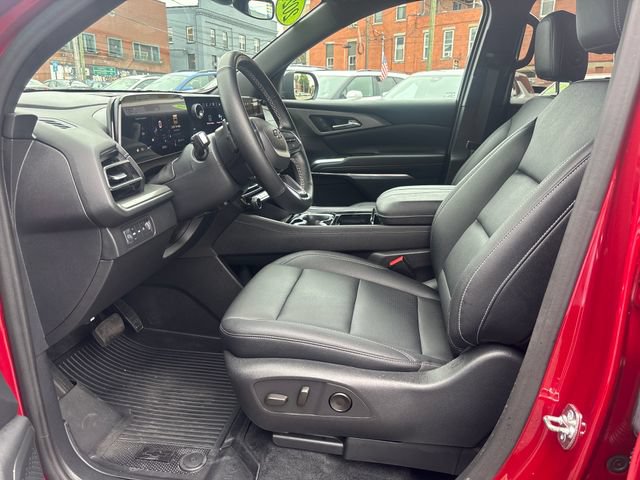 Used 2024 Chevrolet Traverse LT w/ Midnight/Sport Edition AWD/4WD image 11