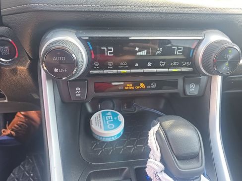 Used 2025 Toyota RAV4 XLE FWD image 15