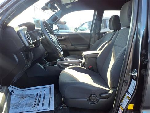 Used 2019 Toyota Tacoma TRD Sport image 19