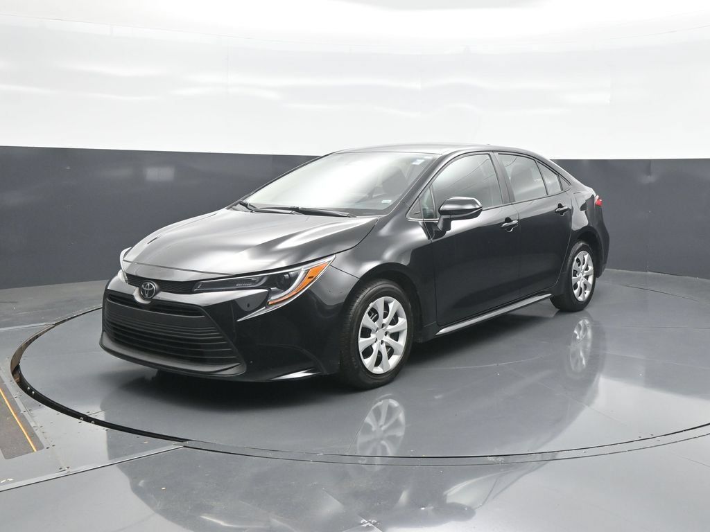 Used 2025 Toyota Corolla LE FWD image 3