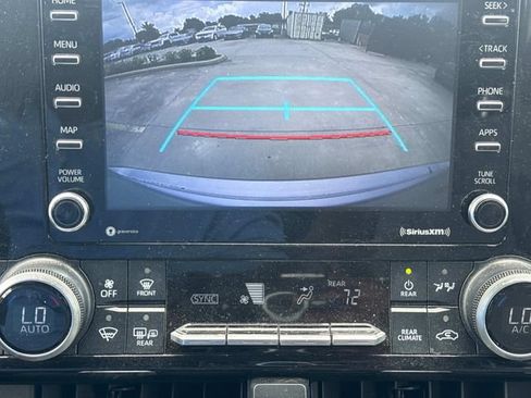 Used 2021 Toyota Highlander L FWD image 31