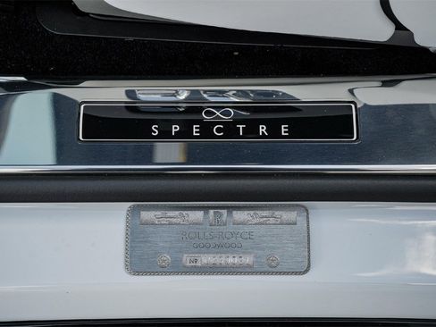 New 2025 Rolls-Royce Spectre Black Badge image 38