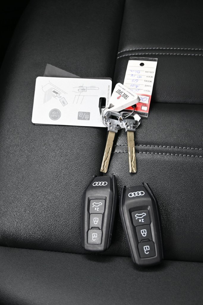 Used 2025 Audi Q5 Premium w/ Convenience Package AWD/4WD image 29