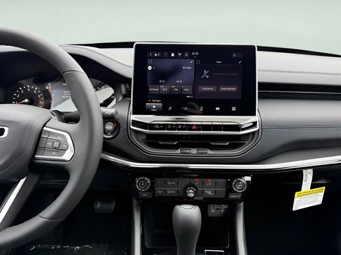 New 2026 Jeep Compass Latitude image 16