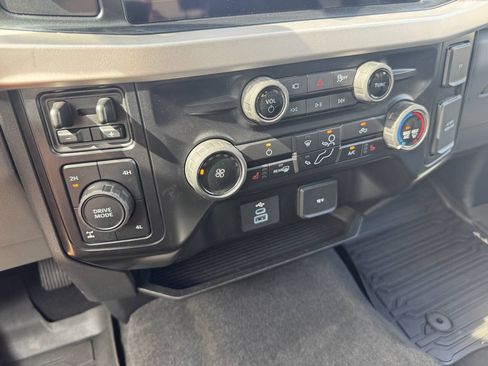Used 2025 Ford F250 XLT w/ Black Appearance Package AWD/4WD image 13
