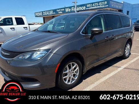Used 2021 Chrysler Voyager Lxi FWD image 1