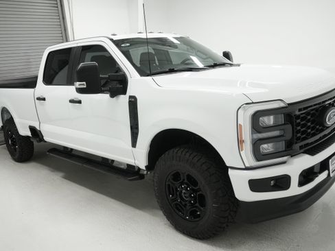 Used 2023 Ford F250 XL w/ STX Appearance Package AWD/4WD image 2