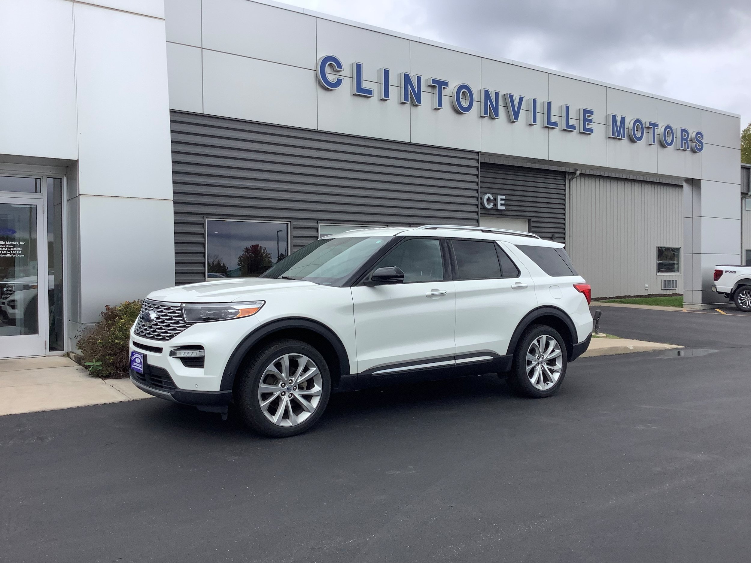 Used 2022 Ford Explorer Platinum w/ Equipment Group 601A AWD/4WD image 1