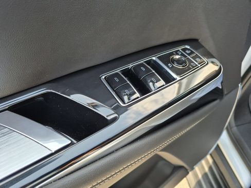 Used 2025 Cadillac Escalade Premium Luxury AWD/4WD image 13