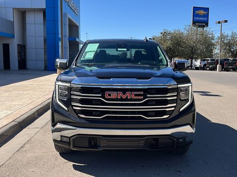 Used 2025 GMC Sierra 1500 SLT image 2