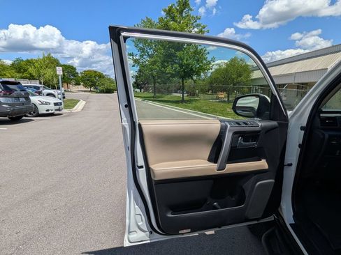 Used 2022 Toyota 4Runner SR5 Premium w/ Moonroof Package AWD/4WD image 14
