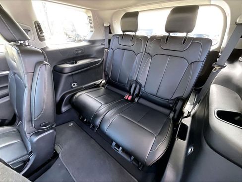 Used 2023 Jeep Grand Cherokee L Limited w/ Black Appearance Package AWD/4WD image 16