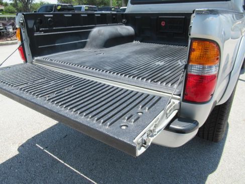 Used 2004 Toyota Tacoma PreRunner RWD image 9