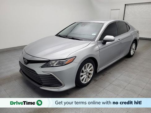 Used 2022 Toyota Camry LE image 1