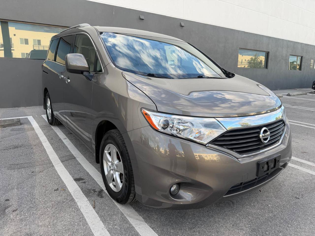 Used 2016 Nissan Quest SV w/ Leather Package FWD image 2