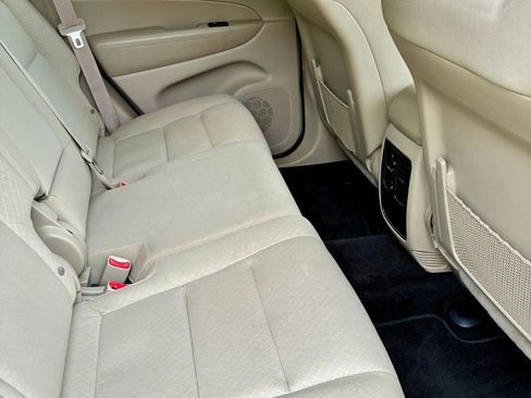 Used 2018 Jeep Grand Cherokee Laredo RWD image 15