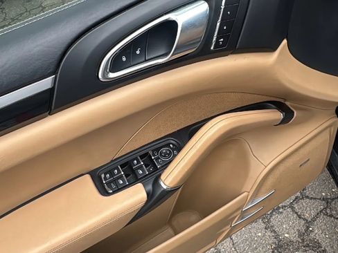Used 2014 Porsche Cayenne Turbo S AWD/4WD image 10