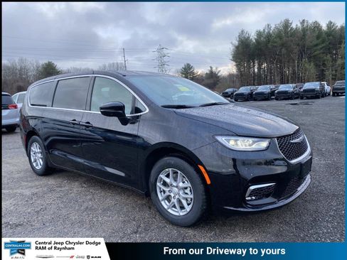 New 2026 Chrysler Pacifica Select image 1