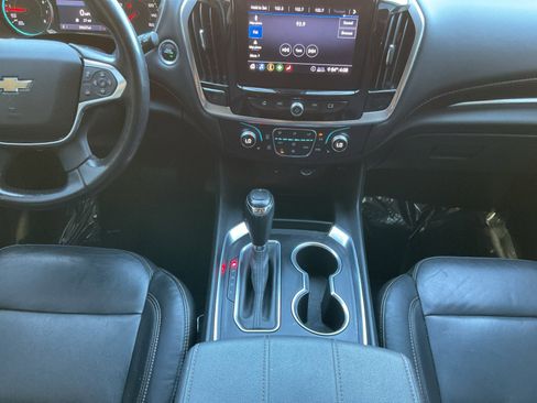 Used 2020 Chevrolet Traverse LT image 11