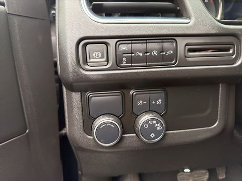 Used 2021 Chevrolet Suburban RST w/ Luxury Package image 10