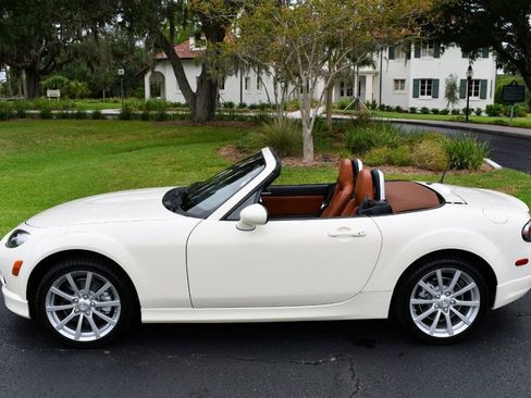 Used 2007 MAZDA MX-5 Miata Grand Touring w/ Premium Pkg image 24