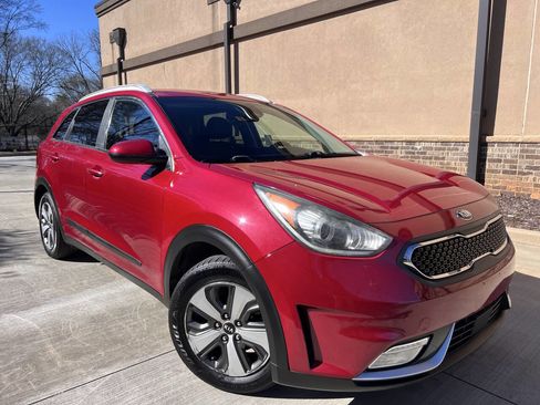 Used 2018 Kia Niro LX image 3