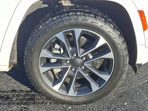 Used 2022 Jeep Grand Cherokee Overland w/ Luxury Tech Group IV image 8