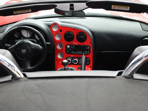 Used 2004 Dodge Viper SRT-10 RWD image 3