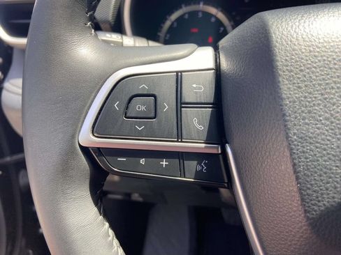 Used 2024 Toyota Highlander XSE FWD image 34