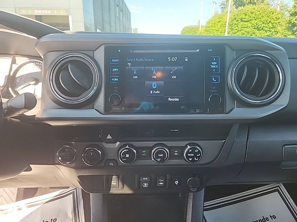 Used 2018 Toyota Tacoma TRD Off-Road AWD/4WD image 18