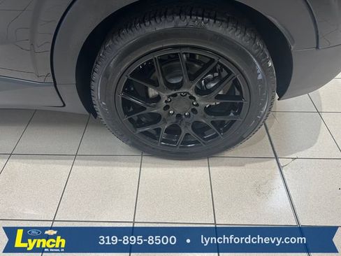 Used 2023 Chevrolet Bolt EUV Premier FWD image 27