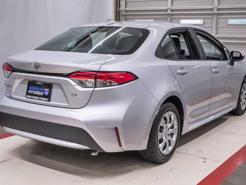 Used 2020 Toyota Corolla LE FWD image 6